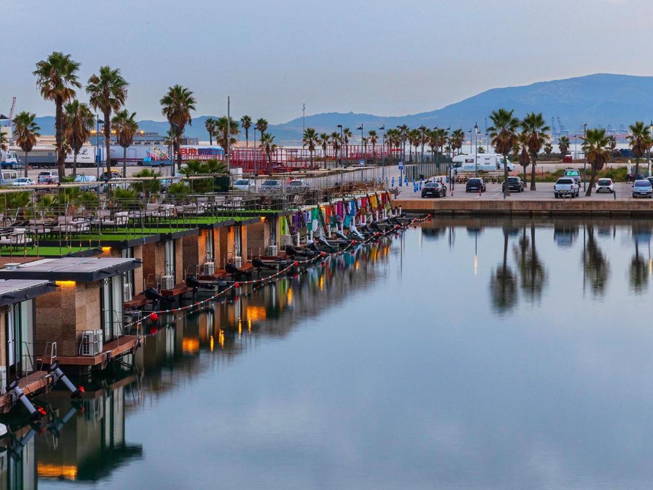 Hotel Boat Haus - Casas Flotantes Frente A Gibraltar La Línea de la Concepción Esterno foto