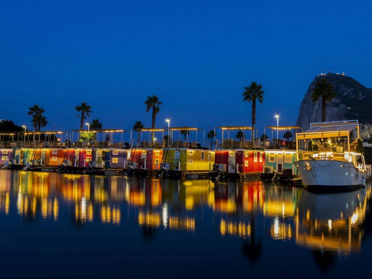 Hotel Boat Haus - Casas Flotantes Frente A Gibraltar La Línea de la Concepción Esterno foto